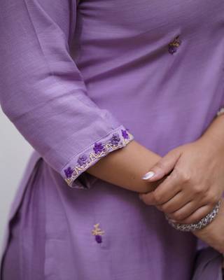 Light-purple embroidered kurta set 2