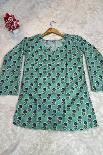  floral digital print muslin silk tunic / stylish short kurti for grilish