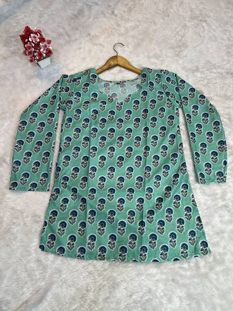 Trending floral digital print muslin silk tunic / stylish short kurti for grilish