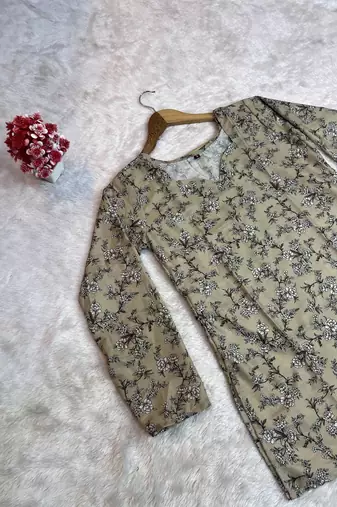  floral digital print muslin silk tunic / stylish short kurti for grilish