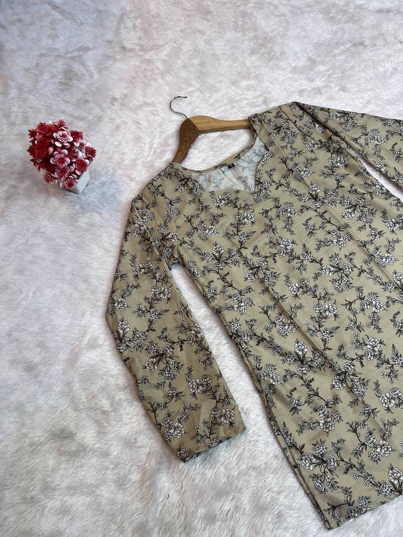 Trending floral digital print muslin silk tunic / stylish short kurti for grilish