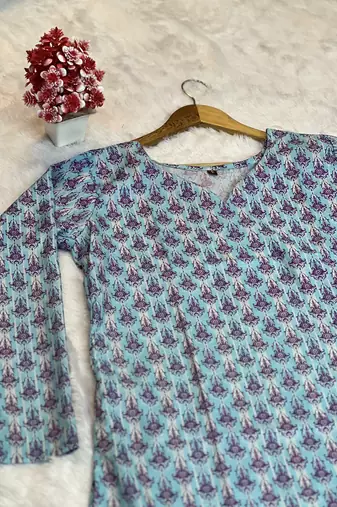  floral digital print muslin silk tunic / stylish short kurti for grilish