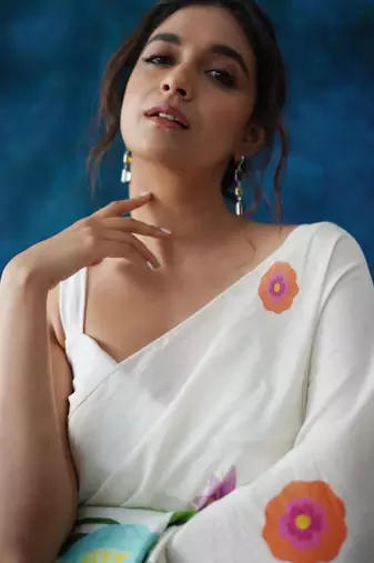 White floral printed linen saree