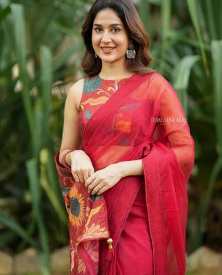 Red earthy sunflower kalamkari saree 4