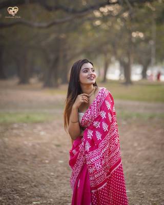 Pink  fuchsia batik inspired saree 5