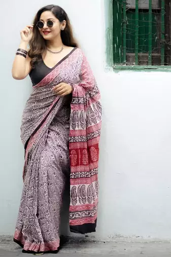Red and black linen paisley motif saree