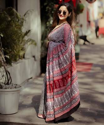 Red and black linen paisley motif saree 2