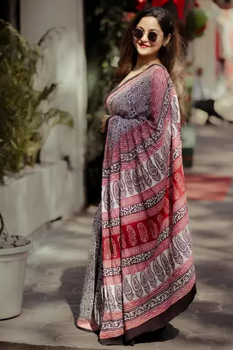 Red and black linen paisley motif saree