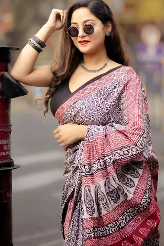 Red and black linen paisley motif saree