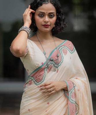 Off white block printed scallop saree 2