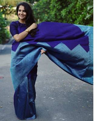 Royal blue silk blend saree with light blue geometric border patterns 2