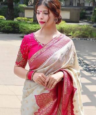 Cream and magenta silk blend saree with intricate zari 5