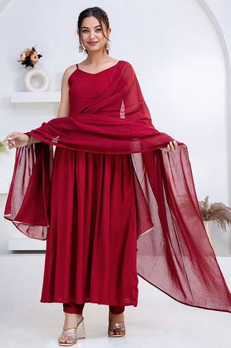 Maroon pintuck solid rayon stitched sleevless flared pant suit set