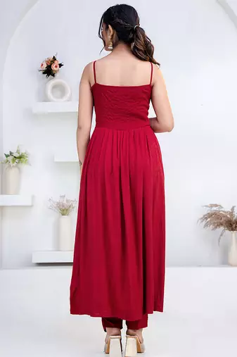 Maroon pintuck solid rayon stitched sleevless flared pant suit set