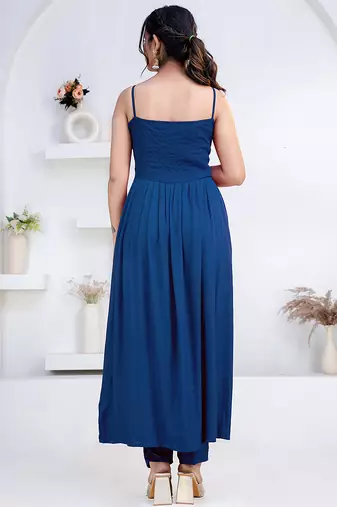 Blue pintuck solid rayon stitched sleevless flared pant suit set