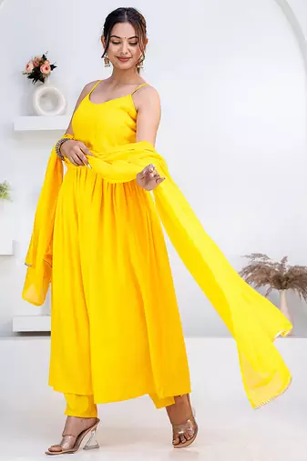 Yellow pintuck solid rayon stitched sleevless flared pant suit set