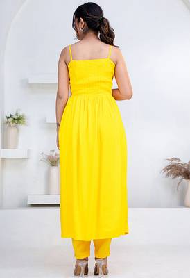 Yellow pintuck solid rayon stitched sleevless flared pant suit set 3
