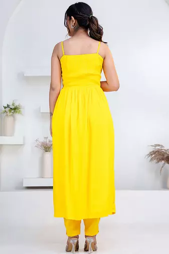 Yellow pintuck solid rayon stitched sleevless flared pant suit set