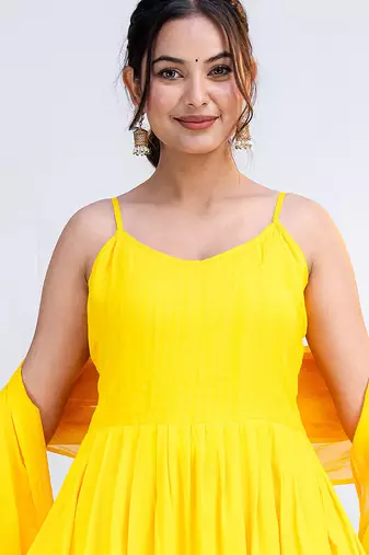 Yellow pintuck solid rayon stitched sleevless flared pant suit set