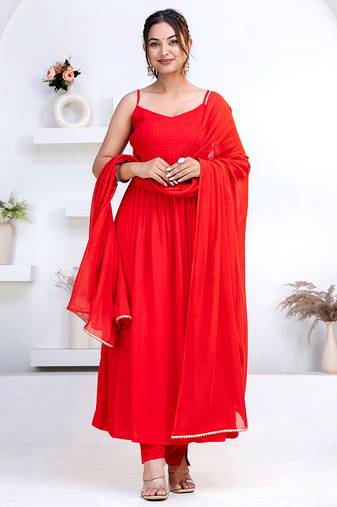 Red pintuck solid rayon stitched sleevless flared pant suit set