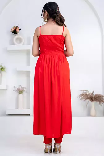Red pintuck solid rayon stitched sleevless flared pant suit set