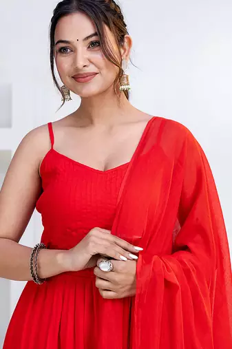 Red pintuck solid rayon stitched sleevless flared pant suit set