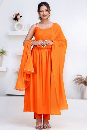 Orange pintuck solid rayon stitched sleevless flared pant suit set