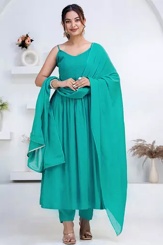 Green pintuck solid rayon stitched sleevless flared pant suit set
