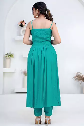 Green pintuck solid rayon stitched sleevless flared pant suit set