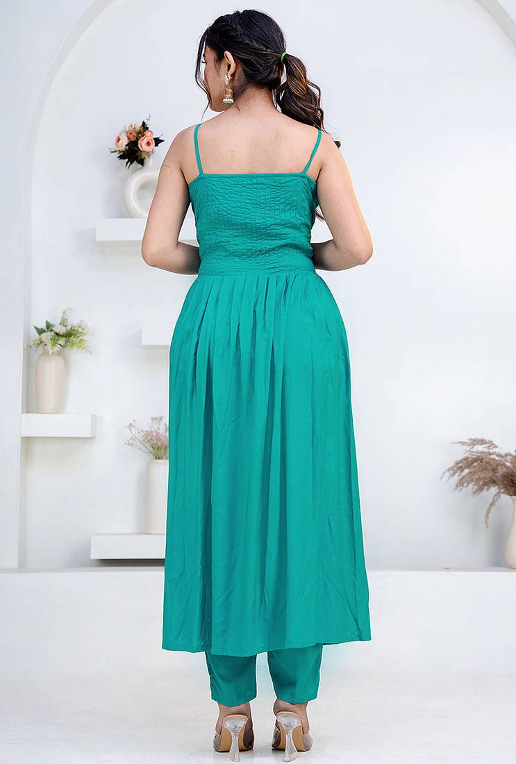 Green pintuck solid rayon stitched sleevless flared pant suit set