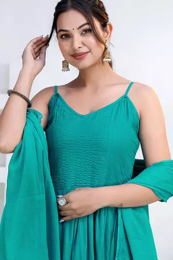 Green pintuck solid rayon stitched sleevless flared pant suit set