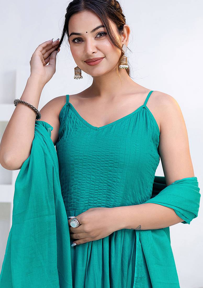 Green pintuck solid rayon stitched sleevless flared pant suit set