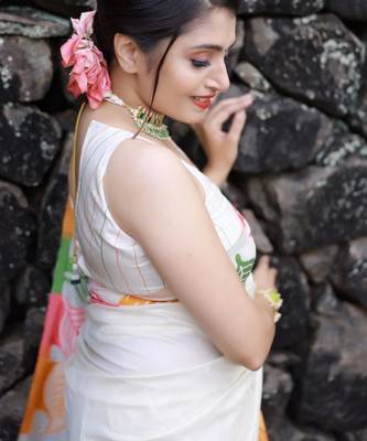 Off-white silk blend saree with colorful leaf motifs 5
