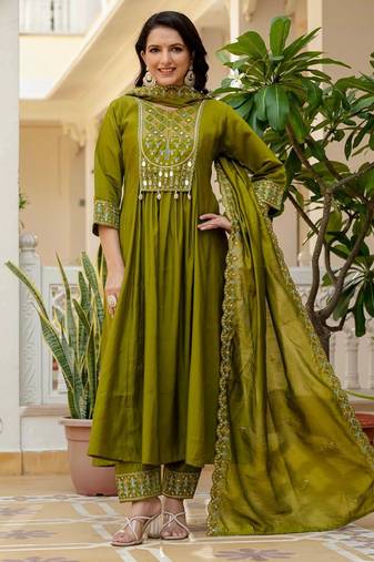 Pear Color Embroidery Thread With Real Mirror Hand Work Viscose Roman Silk Kurta pant Set.