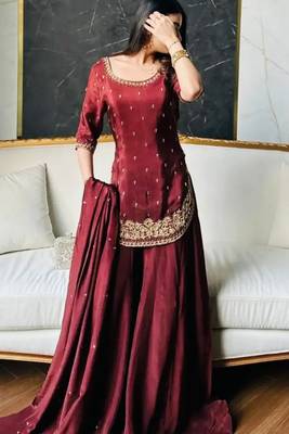Dark maroon crepe kurta with curved hem 1