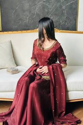 Dark maroon crepe kurta with curved hem 4