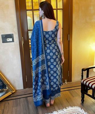 Navy blue printed kurta set 4