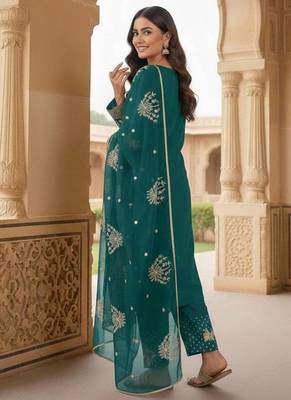 Emerald green embroidered suit set 2