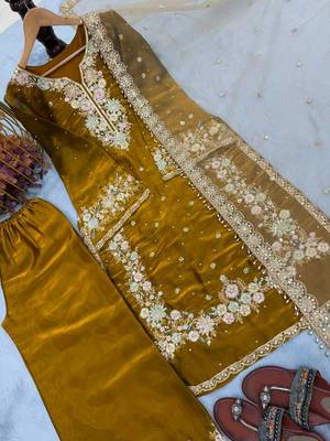 Gold floral embroidered set 4