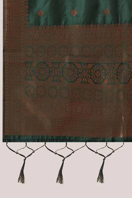 Beautiful South Indian Style ed Half Saree with Blouse and Banarasi Dupatta for Women 2