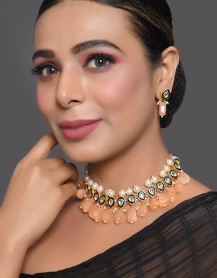 Kundan necklace set with pearls and peach drops 5