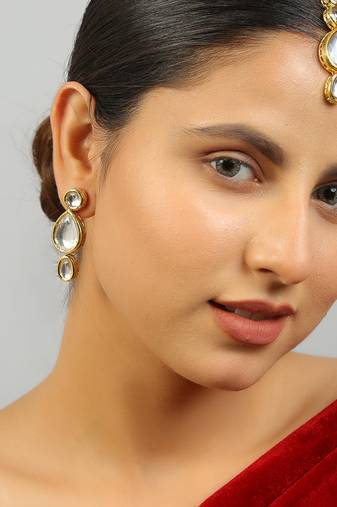 Handcrafted kundan maang tikka & earrings set