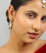 Handcrafted kundan maang tikka & earrings set