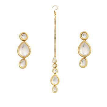 Handcrafted kundan maang tikka & earrings set 2