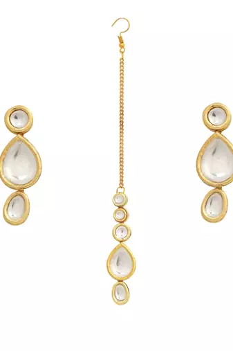 Handcrafted kundan maang tikka & earrings set