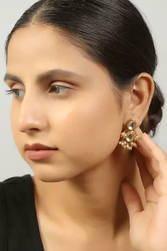 Handcrafted kundan stud earrings with pearls