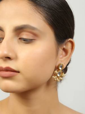 Handcrafted kundan stud earrings with pearls 3