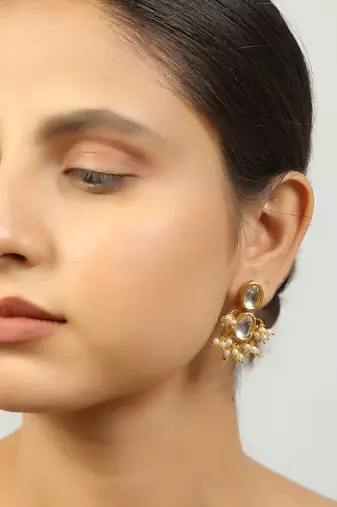 Handcrafted kundan stud earrings with pearls