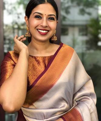  contrast brocade pyramid cream saree with unstitched blouse 2