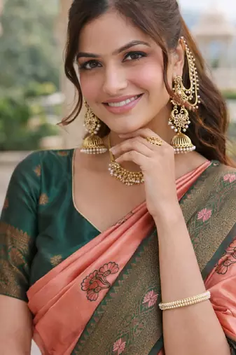 Green gajri silk blend saree with unstitched blouse piece